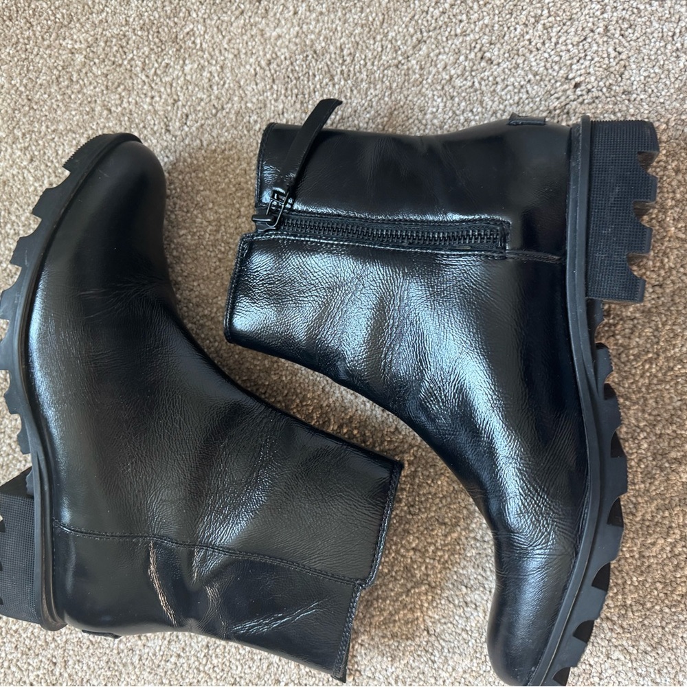 Sorel Women’s Phoenix Patent Leather Black Ankle Boots - Like New - size 10.5 - Picture 4 of 6